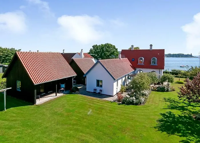 B&B Troense By The Sea